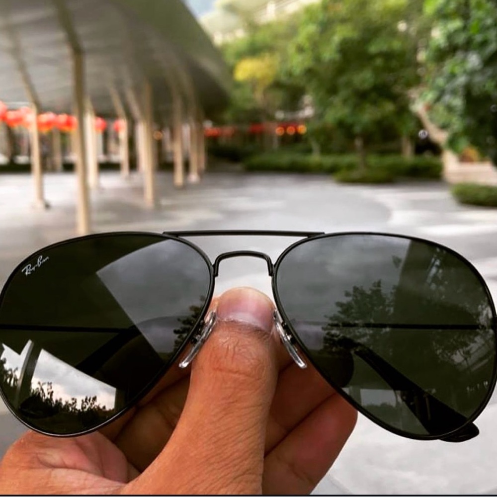 Brand new authentic Ray-Ban Aviator Sunglasses Black
